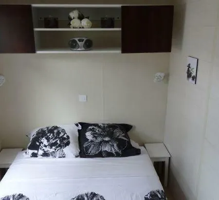 Camping Bonne Anse Plage Mobilhome Christine Et Jean-marie *